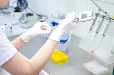 產(chǎn)婦醫(yī)院生下男嬰，后男嬰竟變成女嬰，親子鑒定后家屬樂了