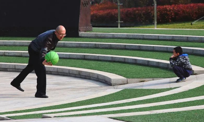 梁老伯：爺爺跟孫子可以做親緣關(guān)系鑒定嗎？多少錢？